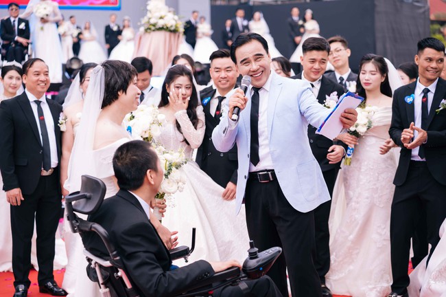 Những khoảnh khắc đẹp của lễ cưới tập thể trong Ngày hội Việt Nam hạnh phúc 2025 - Ảnh 11.