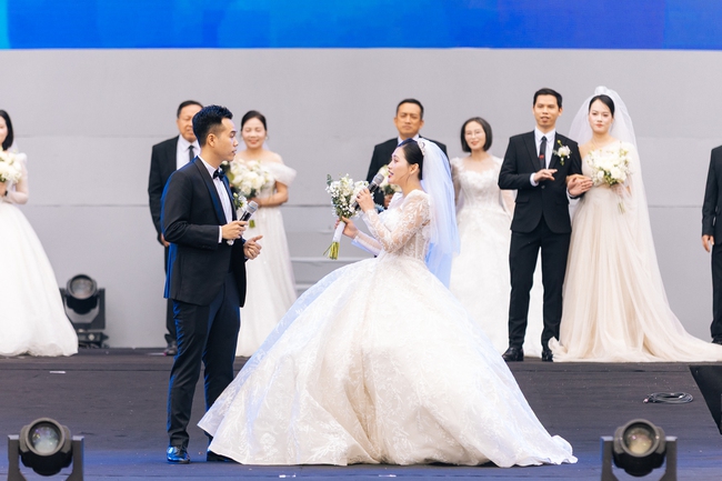 Những khoảnh khắc đẹp của lễ cưới tập thể trong Ngày hội Việt Nam hạnh phúc 2025 - Ảnh 9.