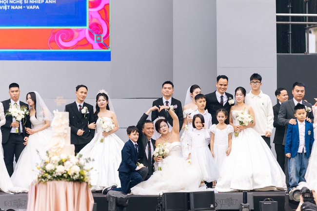 Những khoảnh khắc đẹp của lễ cưới tập thể trong Ngày hội Việt Nam hạnh phúc 2025 - Ảnh 3.