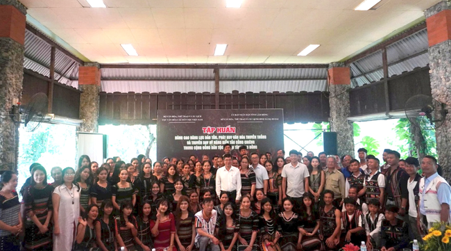 Tập huấn kỹ năng diễn tấu cồng chiêng cho cộng đồng dân tộc Mạ tại xã Đạ Huoai, Lâm Đồng - Ảnh 2.