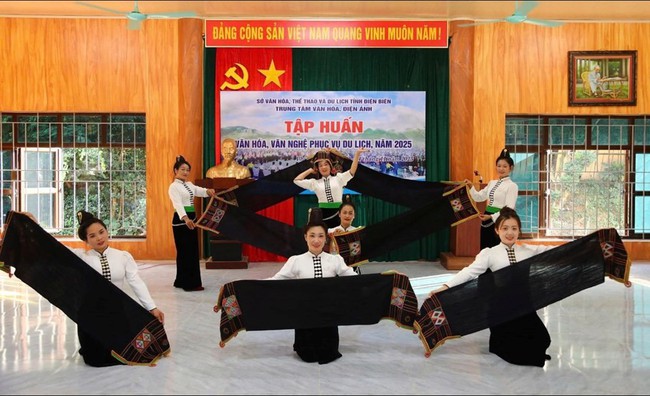 Điện Biên: Tập huấn văn hóa, văn nghệ phục vụ du lịch năm 2025 - Ảnh 3.