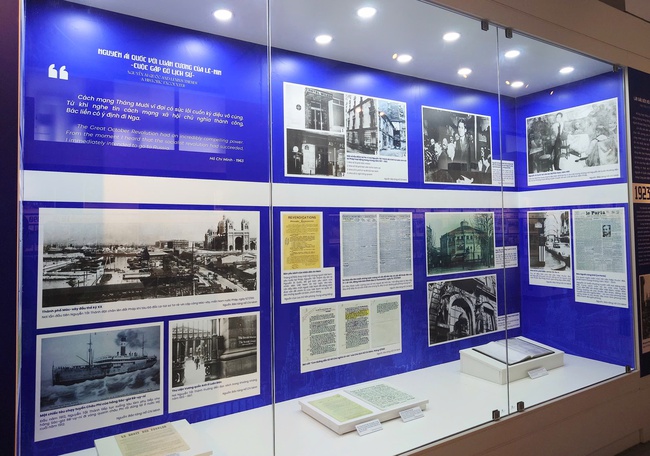 Khai mạc trưng bày chuyên đề "Dấu chân Hồ Chí Minh trên quê hương Cách mạng tháng Mười" - Ảnh 2. Khai mạc trưng bày chuyên đề "Dấu chân Hồ Chí Minh trên quê hương Cách mạng tháng Mười" - Ảnh 2.