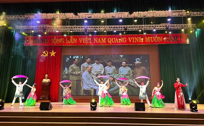 Lai Châu: Những kết quả nổi bật trong lĩnh vực văn hóa cơ sở, gia đình và thư viện năm 2025 - Ảnh 1.