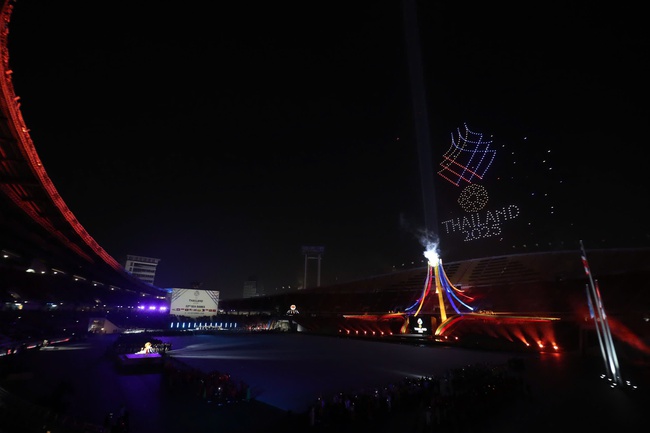 Lễ khai mạc SEA Games 33: Đầy màu sắc và ấn tượng - Ảnh 16. Lễ khai mạc SEA Games 33: Đầy màu sắc và ấn tượng - Ảnh 16.