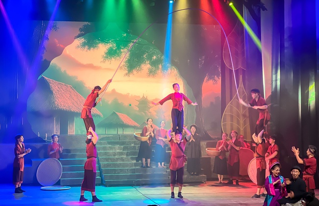 Vở diễn Trần Nhân Tông – Khi nghệ thuật xiếc kết hợp cùng cải lương - Ảnh 2. Vở diễn Trần Nhân Tông – Khi nghệ thuật xiếc kết hợp cùng cải lương - Ảnh 2.