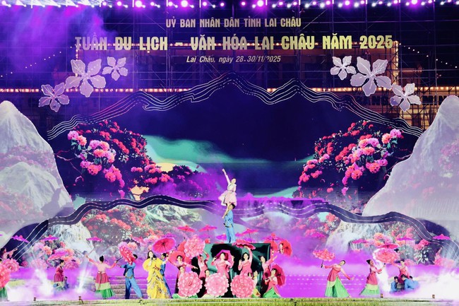 Lai Châu: Phong trào "Toàn dân đoàn kết xây dựng đời sống văn hóa" góp phần thúc đẩy sự phát triển kinh tế - xã hội - Ảnh 1. Lai Châu: Phong trào "Toàn dân đoàn kết xây dựng đời sống văn hóa" góp phần thúc đẩy sự phát triển kinh tế - xã hội - Ảnh 1.