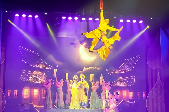 Vở diễn Trần Nhân Tông – Khi nghệ thuật xiếc kết hợp cùng cải lương - Ảnh 5. Vở diễn Trần Nhân Tông – Khi nghệ thuật xiếc kết hợp cùng cải lương - Ảnh 5.