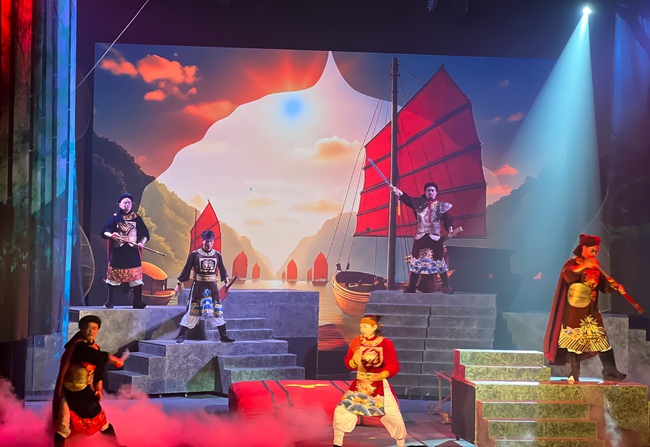 Vở diễn Trần Nhân Tông – Khi nghệ thuật xiếc kết hợp cùng cải lương - Ảnh 4. Vở diễn Trần Nhân Tông – Khi nghệ thuật xiếc kết hợp cùng cải lương - Ảnh 4.