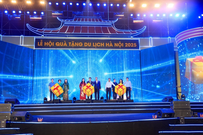 Quảng bá du lịch di sản Thủ đô qua Lễ hội Quà tặng du lịch Hà Nội 2025 - Ảnh 3. Quảng bá du lịch di sản Thủ đô qua Lễ hội Quà tặng du lịch Hà Nội 2025 - Ảnh 3.
