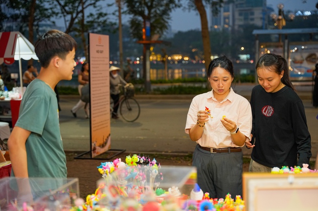 Quảng bá du lịch di sản Thủ đô qua Lễ hội Quà tặng du lịch Hà Nội 2025 - Ảnh 14. Quảng bá du lịch di sản Thủ đô qua Lễ hội Quà tặng du lịch Hà Nội 2025 - Ảnh 14.