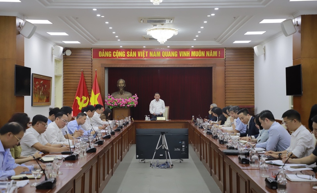 Bộ trưởng Nguyễn Văn Hùng chủ trì cuộc họp chuyên đề về xây dựng pháp luật tháng 4 của Bộ VHTTDL - Ảnh 6. Bộ trưởng Nguyễn Văn Hùng chủ trì cuộc họp chuyên đề về xây dựng pháp luật tháng 4 của Bộ VHTTDL - Ảnh 6.