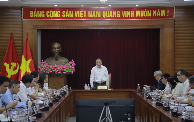 Bộ trưởng Nguyễn Văn Hùng chủ trì cuộc họp chuyên đề về xây dựng pháp luật tháng 4 của Bộ VHTTDL - Ảnh 1. Bộ trưởng Nguyễn Văn Hùng chủ trì cuộc họp chuyên đề về xây dựng pháp luật tháng 4 của Bộ VHTTDL - Ảnh 1.