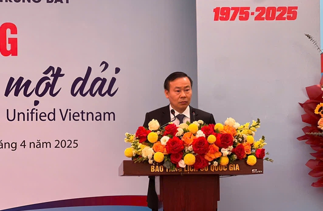 Gần 150 tài liệu, hiện vật được giới thiệu tại trưng bày chuyên đề "Non sông liền một dải" - Ảnh 1. Gần 150 tài liệu, hiện vật được giới thiệu tại trưng bày chuyên đề "Non sông liền một dải" - Ảnh 1.
