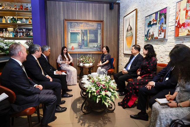 Phu nhân Tổng Bí thư Tô Lâm tiếp bà Leyla Aliyeva, Phó Chủ tịch Quỹ Heydar Aliyev - Ảnh 1. Phu nhân Tổng Bí thư Tô Lâm tiếp bà Leyla Aliyeva, Phó Chủ tịch Quỹ Heydar Aliyev - Ảnh 1.