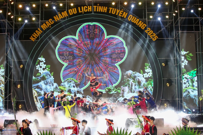 Khai mạc Năm Du lịch tỉnh Tuyên Quang 2025 - Ảnh 7. Khai mạc Năm Du lịch tỉnh Tuyên Quang 2025 - Ảnh 7.