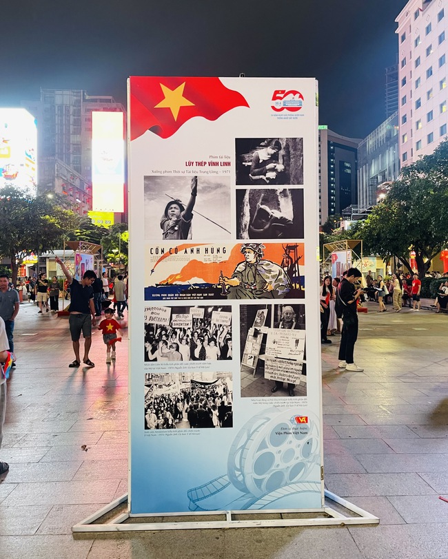 “Âm vang Đại thắng mùa Xuân 1975” tái hiện qua hơn 300 tác phẩm điện ảnh và tư liệu quý - Ảnh 9. “Âm vang Đại thắng mùa Xuân 1975” tái hiện qua hơn 300 tác phẩm điện ảnh và tư liệu quý - Ảnh 9.