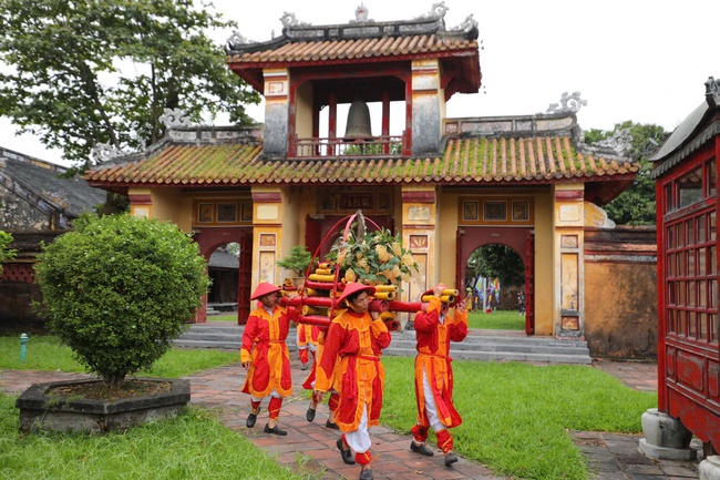 Hơn 600 nghệ nhân dự triển lãm cây kiểng, phong lan ba miền tại Hoàng cung Huế - Ảnh 2.