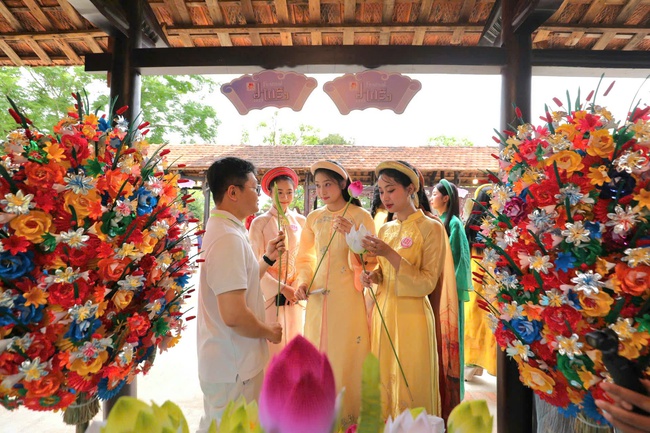Hơn 600 nghệ nhân dự triển lãm cây kiểng, phong lan ba miền tại Hoàng cung Huế - Ảnh 3.