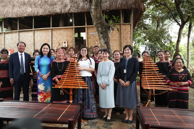 Phu nhân Thủ tướng Việt Nam và Nhật Bản thăm Làng Văn hóa-Du lịch các dân tộc - Ảnh 15.