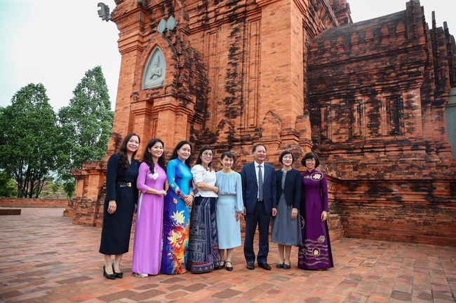 Phu nhân Thủ tướng Việt Nam và Nhật Bản thăm Làng Văn hóa-Du lịch các dân tộc - Ảnh 19.