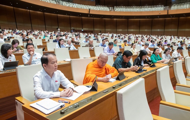 Quốc hội thảo luận về một số nội dung còn ý kiến khác nhau của dự thảo Luật sửa đổi, bổ sung một số điều của Luật Quảng cáo - Ảnh 4. Quốc hội thảo luận về một số nội dung còn ý kiến khác nhau của dự thảo Luật sửa đổi, bổ sung một số điều của Luật Quảng cáo - Ảnh 4.