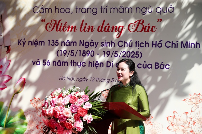 Công đoàn Bộ VHTTDL tổ chức Hội thi cắm hoa, trang trí mâm ngũ quả kỷ niệm 135 năm Ngày sinh Chủ tịch Hồ Chí Minh và 56 năm thực hiện Di chúc của Bác - Ảnh 3. Công đoàn Bộ VHTTDL tổ chức Hội thi cắm hoa, trang trí mâm ngũ quả kỷ niệm 135 năm Ngày sinh Chủ tịch Hồ Chí Minh và 56 năm thực hiện Di chúc của Bác - Ảnh 3.