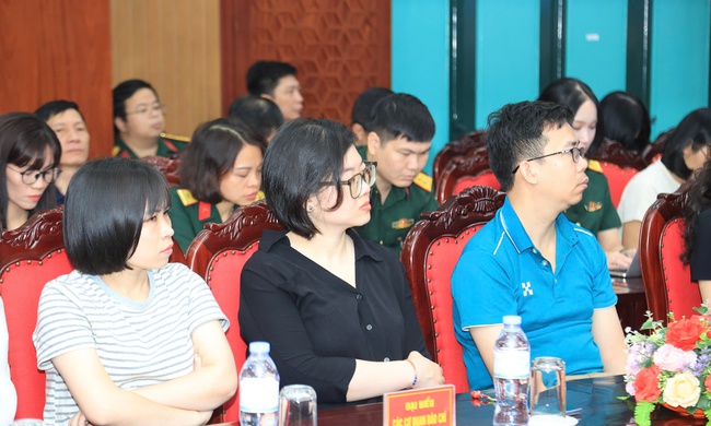 Hơn 500 tác phẩm tham gia cuộc thi viết "Bảo vệ nền tảng tư tưởng của Đảng trong tình hình mới" - Ảnh 3. Hơn 500 tác phẩm tham gia cuộc thi viết "Bảo vệ nền tảng tư tưởng của Đảng trong tình hình mới" - Ảnh 3.