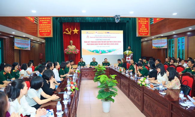 Hơn 500 tác phẩm tham gia cuộc thi viết "Bảo vệ nền tảng tư tưởng của Đảng trong tình hình mới" - Ảnh 4. Hơn 500 tác phẩm tham gia cuộc thi viết "Bảo vệ nền tảng tư tưởng của Đảng trong tình hình mới" - Ảnh 4.