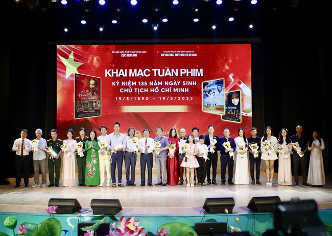 "Vầng trăng thơ ấu" được chiếu trong Tuần phim Kỷ niệm Ngày sinh Chủ tịch Hồ Chí Minh - Ảnh 2. "Vầng trăng thơ ấu" được chiếu trong Tuần phim Kỷ niệm Ngày sinh Chủ tịch Hồ Chí Minh - Ảnh 2.