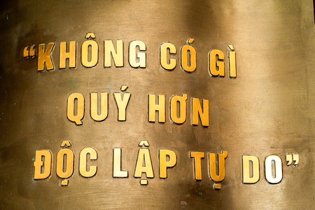 "Trang sử vàng" - khi lịch sử dân tộc "kết duyên" cùng nghệ thuật điêu khắc ánh sáng - Ảnh 5. "Trang sử vàng" - khi lịch sử dân tộc "kết duyên" cùng nghệ thuật điêu khắc ánh sáng - Ảnh 5.