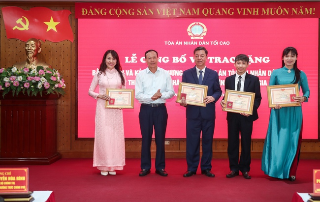 Ra mắt Tủ sách điện tử Chủ tịch Hồ Chí Minh - Ảnh 9. Ra mắt Tủ sách điện tử Chủ tịch Hồ Chí Minh - Ảnh 9.