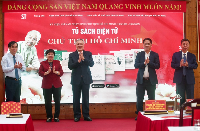 Ra mắt Tủ sách điện tử Chủ tịch Hồ Chí Minh - Ảnh 3. Ra mắt Tủ sách điện tử Chủ tịch Hồ Chí Minh - Ảnh 3.