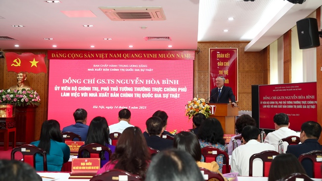 Ra mắt Tủ sách điện tử Chủ tịch Hồ Chí Minh - Ảnh 1. Ra mắt Tủ sách điện tử Chủ tịch Hồ Chí Minh - Ảnh 1.