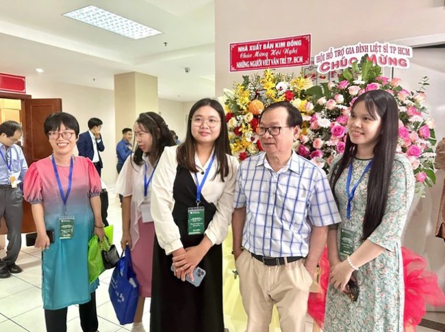 Dòng chảy văn chương TPHCM: Khát vọng trẻ từ phương Nam - Ảnh 1. Dòng chảy văn chương TPHCM: Khát vọng trẻ từ phương Nam - Ảnh 1.