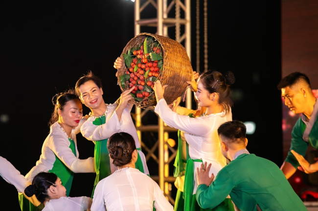 Nhiều địa phương sẵn sàng tham gia Hội diễn Nghệ thuật quần chúng “Tiếng hát Làng Sen” năm 2025 - Ảnh 2. Nhiều địa phương sẵn sàng tham gia Hội diễn Nghệ thuật quần chúng “Tiếng hát Làng Sen” năm 2025 - Ảnh 2.