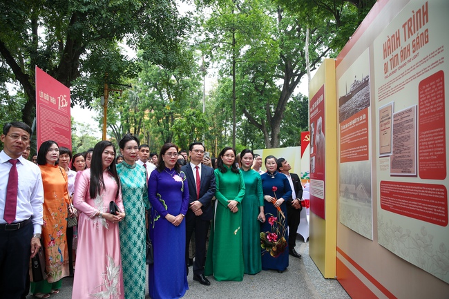 Khai mạc triển lãm Quốc gia "Chủ tịch Hồ Chí Minh - Tinh hoa dân tộc, tầm vóc thời đại" - Ảnh 4. Khai mạc triển lãm Quốc gia "Chủ tịch Hồ Chí Minh - Tinh hoa dân tộc, tầm vóc thời đại" - Ảnh 4.