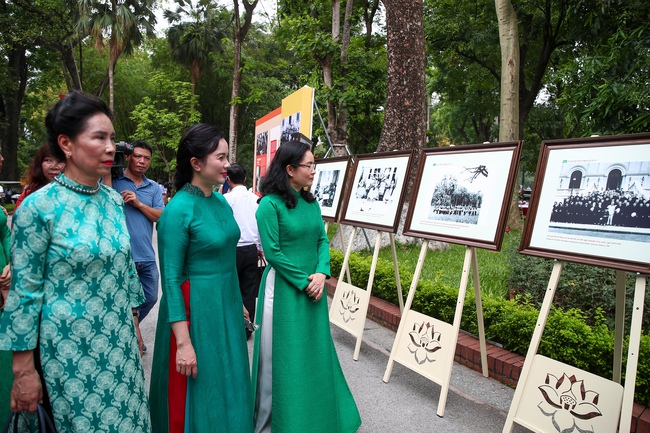 Khai mạc triển lãm Quốc gia "Chủ tịch Hồ Chí Minh - Tinh hoa dân tộc, tầm vóc thời đại" - Ảnh 10. Khai mạc triển lãm Quốc gia "Chủ tịch Hồ Chí Minh - Tinh hoa dân tộc, tầm vóc thời đại" - Ảnh 10.