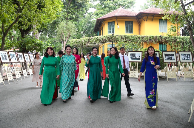 Khai mạc triển lãm Quốc gia "Chủ tịch Hồ Chí Minh - Tinh hoa dân tộc, tầm vóc thời đại" - Ảnh 9. Khai mạc triển lãm Quốc gia "Chủ tịch Hồ Chí Minh - Tinh hoa dân tộc, tầm vóc thời đại" - Ảnh 9.