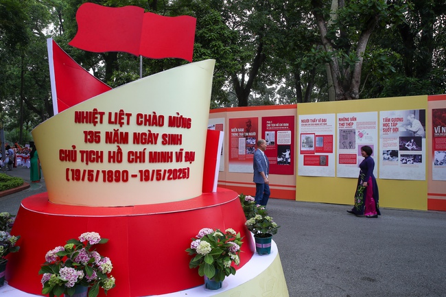 Khai mạc triển lãm Quốc gia "Chủ tịch Hồ Chí Minh - Tinh hoa dân tộc, tầm vóc thời đại" - Ảnh 14. Khai mạc triển lãm Quốc gia "Chủ tịch Hồ Chí Minh - Tinh hoa dân tộc, tầm vóc thời đại" - Ảnh 14.