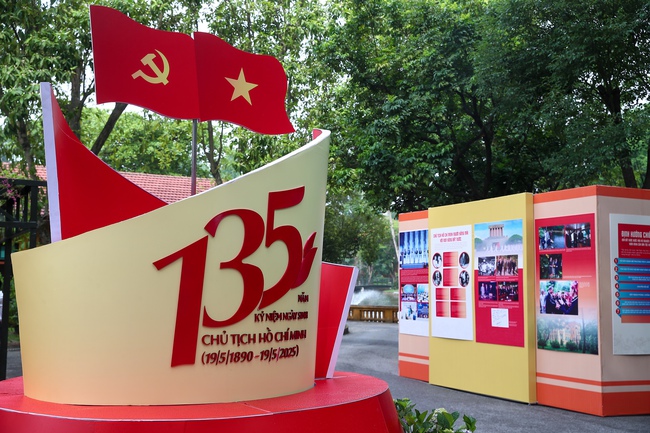 Khai mạc triển lãm Quốc gia "Chủ tịch Hồ Chí Minh - Tinh hoa dân tộc, tầm vóc thời đại" - Ảnh 1. Khai mạc triển lãm Quốc gia "Chủ tịch Hồ Chí Minh - Tinh hoa dân tộc, tầm vóc thời đại" - Ảnh 1.
