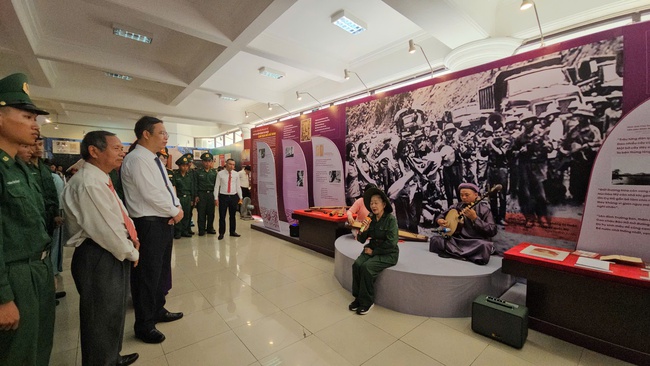 Huế tổ chức nhiều hoạt động nhân kỷ niệm 135 năm Ngày sinh Chủ tịch Hồ Chí Minh - Ảnh 2. Huế tổ chức nhiều hoạt động nhân kỷ niệm 135 năm Ngày sinh Chủ tịch Hồ Chí Minh - Ảnh 2.