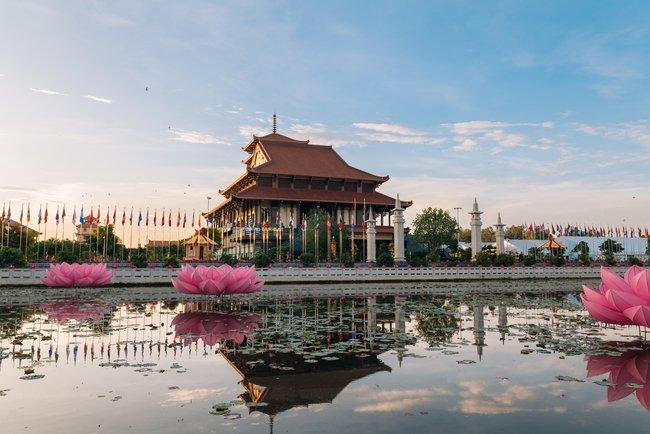 Khai trương Trung tâm Báo chí tuyên truyền Đại lễ Vesak Liên Hợp quốc 2025 - Ảnh 5. Khai trương Trung tâm Báo chí tuyên truyền Đại lễ Vesak Liên Hợp quốc 2025 - Ảnh 5.