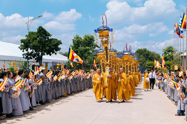 Khai trương Trung tâm Báo chí tuyên truyền Đại lễ Vesak Liên Hợp quốc 2025 - Ảnh 4. Khai trương Trung tâm Báo chí tuyên truyền Đại lễ Vesak Liên Hợp quốc 2025 - Ảnh 4.