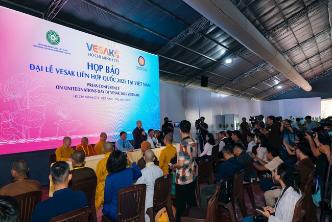 Khai trương Trung tâm Báo chí tuyên truyền Đại lễ Vesak Liên Hợp quốc 2025 - Ảnh 2. Khai trương Trung tâm Báo chí tuyên truyền Đại lễ Vesak Liên Hợp quốc 2025 - Ảnh 2.