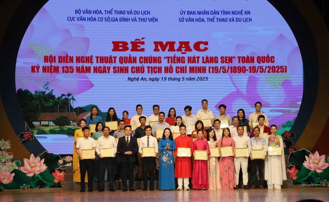 Bế mạc Hội diễn Nghệ thuật quần chúng "Tiếng hát Làng Sen" - Ảnh 2. Bế mạc Hội diễn Nghệ thuật quần chúng "Tiếng hát Làng Sen" - Ảnh 2.