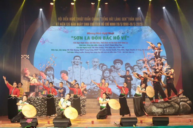 Sôi nổi Hội diễn "Tiếng hát Làng sen" năm 2025 - Ảnh 1. Sôi nổi Hội diễn "Tiếng hát Làng sen" năm 2025 - Ảnh 1.