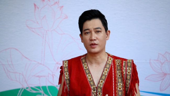 Nghệ sĩ, diễn viên tự hào, xúc động được tham dự Hội diễn Tiếng hát Làng Sen năm 2025 - Ảnh 1. Nghệ sĩ, diễn viên tự hào, xúc động được tham dự Hội diễn Tiếng hát Làng Sen năm 2025 - Ảnh 1.