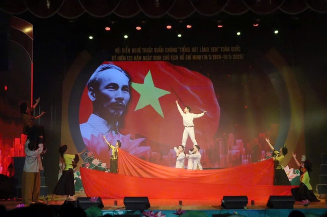 Ấn tượng các tiết mục của Đồng Nai tại Hội diễn Tiếng hát Làng Sen toàn quốc - Ảnh 1. Ấn tượng các tiết mục của Đồng Nai tại Hội diễn Tiếng hát Làng Sen toàn quốc - Ảnh 1.