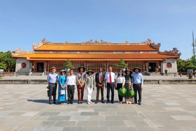 Giám đốc Trung tâm Di sản thế giới đến thăm Quần thể Di tích Cố đô Huế - Ảnh 3. Giám đốc Trung tâm Di sản thế giới đến thăm Quần thể Di tích Cố đô Huế - Ảnh 3.