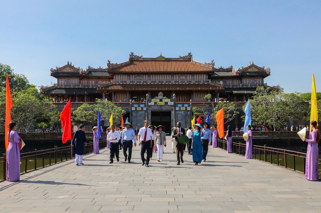 Giám đốc Trung tâm Di sản thế giới đến thăm Quần thể Di tích Cố đô Huế - Ảnh 1. Giám đốc Trung tâm Di sản thế giới đến thăm Quần thể Di tích Cố đô Huế - Ảnh 1.